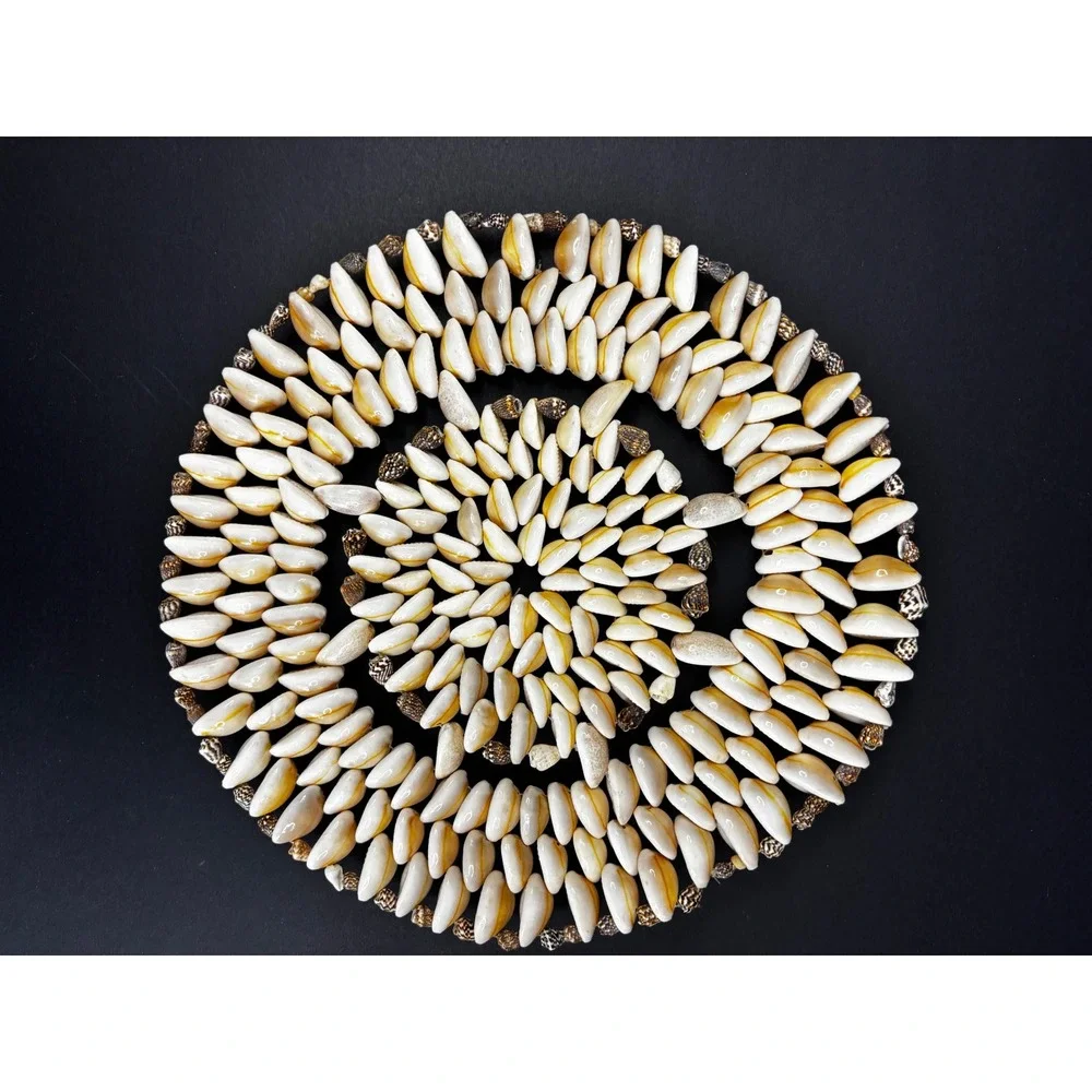 Set of 2 Vintage Cowrie Shell Round Placemats Trivets Coastal Boho Decor 8.5